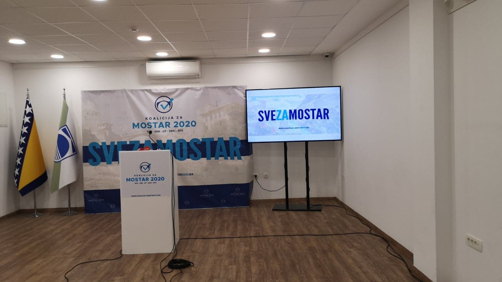 Prema informacijama Koalicije za Mostar, izlaznost je 52 posto